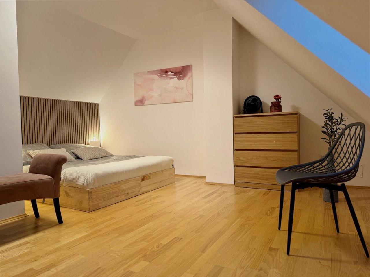 Carillon By Bestchoice - Old City - Self Check-In With Parking Option Graz Exterior photo